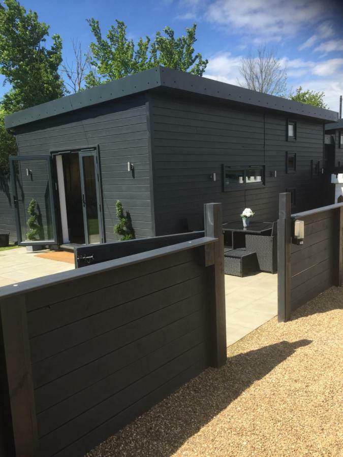 Willow Court Farm Studio South & Petting Farm, 8 Mins From Legoland & Windsor, 15 Mins From Lapland Uk Eksteriør billede